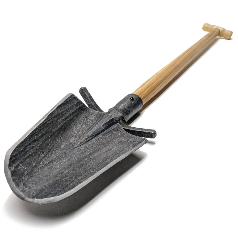 Rýč kovaný KRUMPHOLZ s kulatou špicí zahnutý, jasanová násada 110cm (1579)