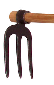 Kovaná motyka Krumpholz, trojzubá (1646)