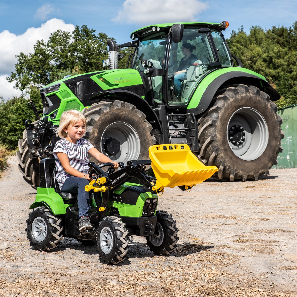DEUTZ Agrotron 8280 TTV s nafukovacími pneu Rolly Toys (R730094)