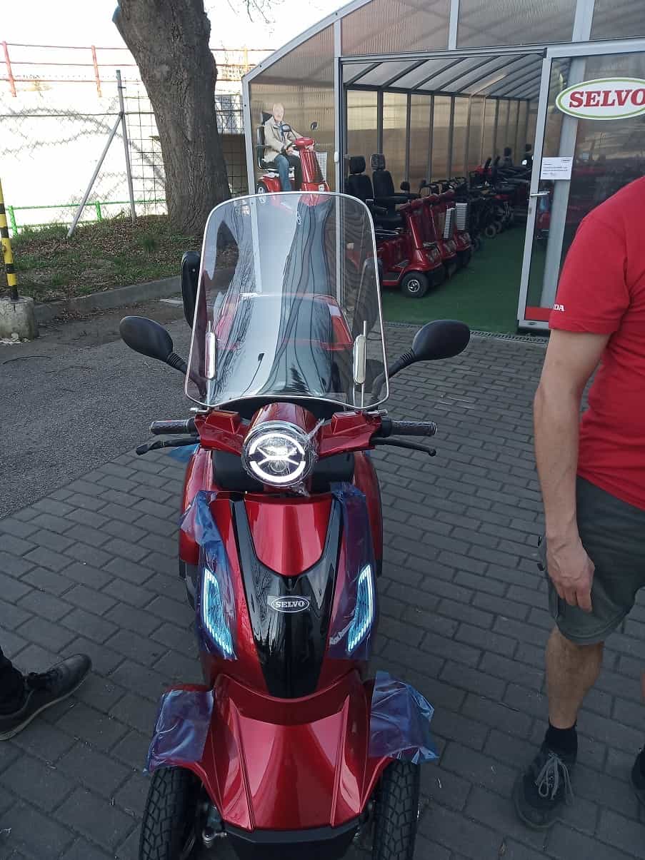 Větrný štít pro skútr Selvo 3500, 31000 a 41000 (A40738)