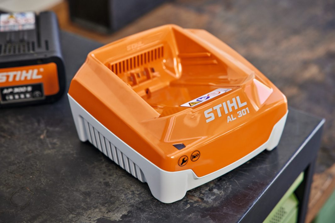 Rychlonabíječka STIHL AL 301 (EA094305500)