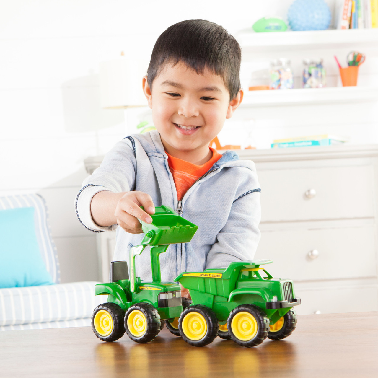 Sada traktoru John Deere a sklápěče Tomy (35874)