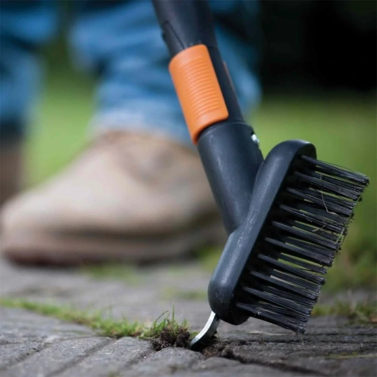 Kartáč Fiskars QuikFit™ na spáry (1000657)