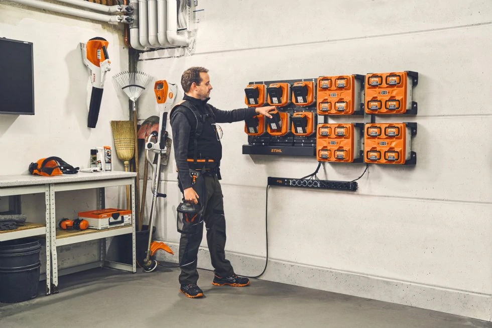 CM 10 Management nabíjení STIHL (EA084307930)