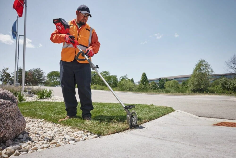 Milwaukee M18 FOPH-RA vyžínač plevele