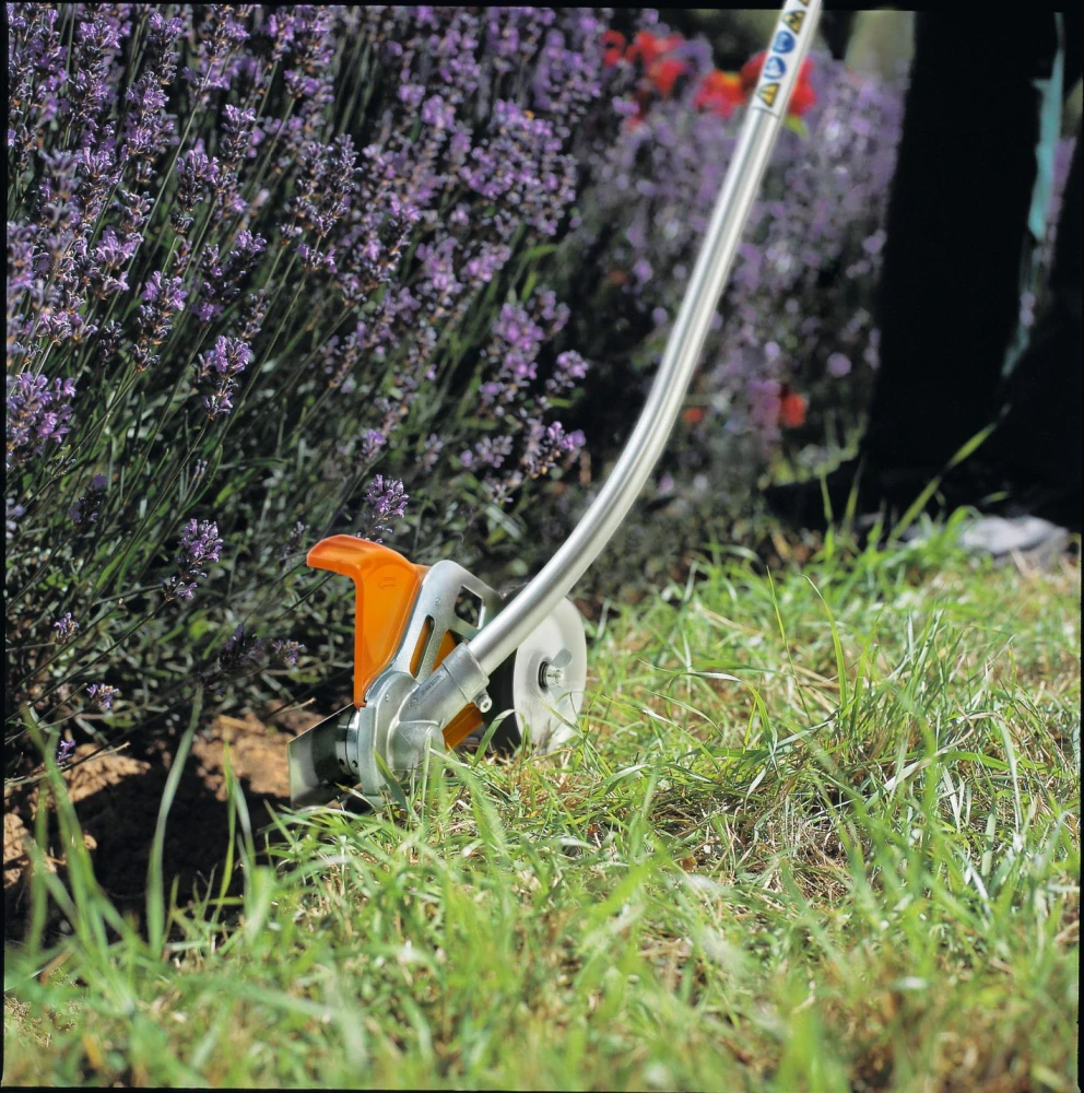 Zarovnávač okrajů STIHL FCB-KM (41807405002)