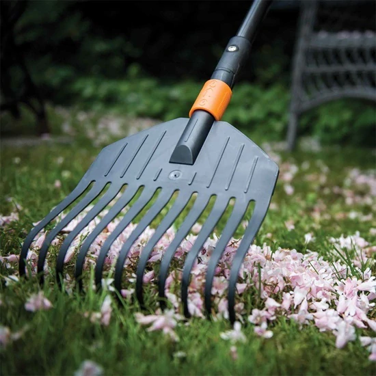 Hrábě úzké Fiskars QuikFit™ na listí S (1000659)
