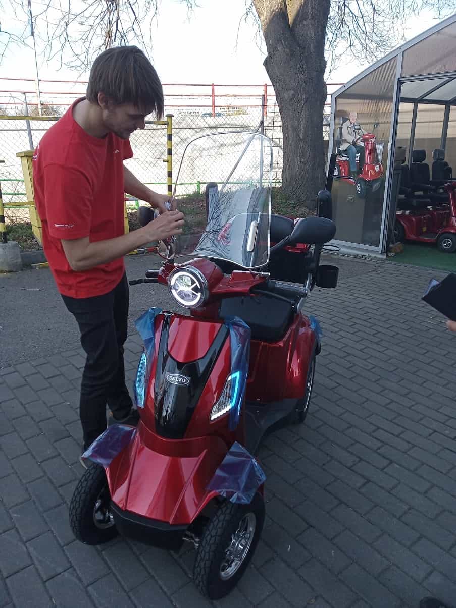 Větrný štít pro skútr Selvo 3500, 31000 a 41000 (A40738)