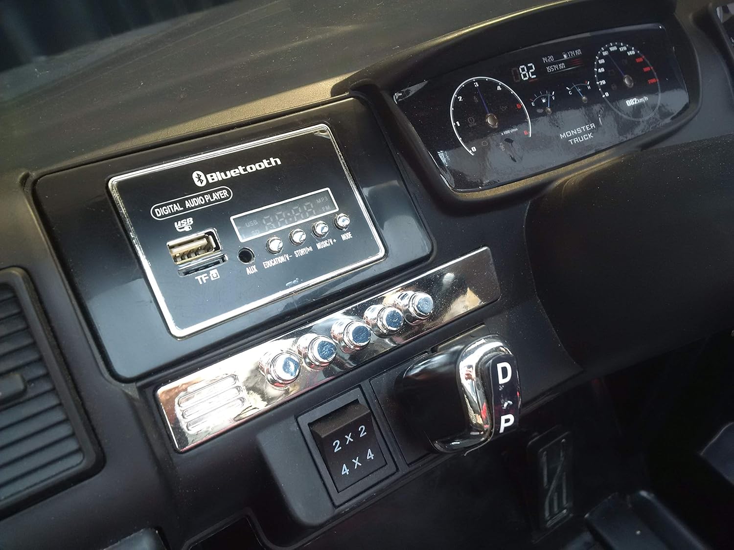 Dětské vozítko HECHT - FORD RANGER MONSTER TRUCK WHITE - akumulátorové autíčko