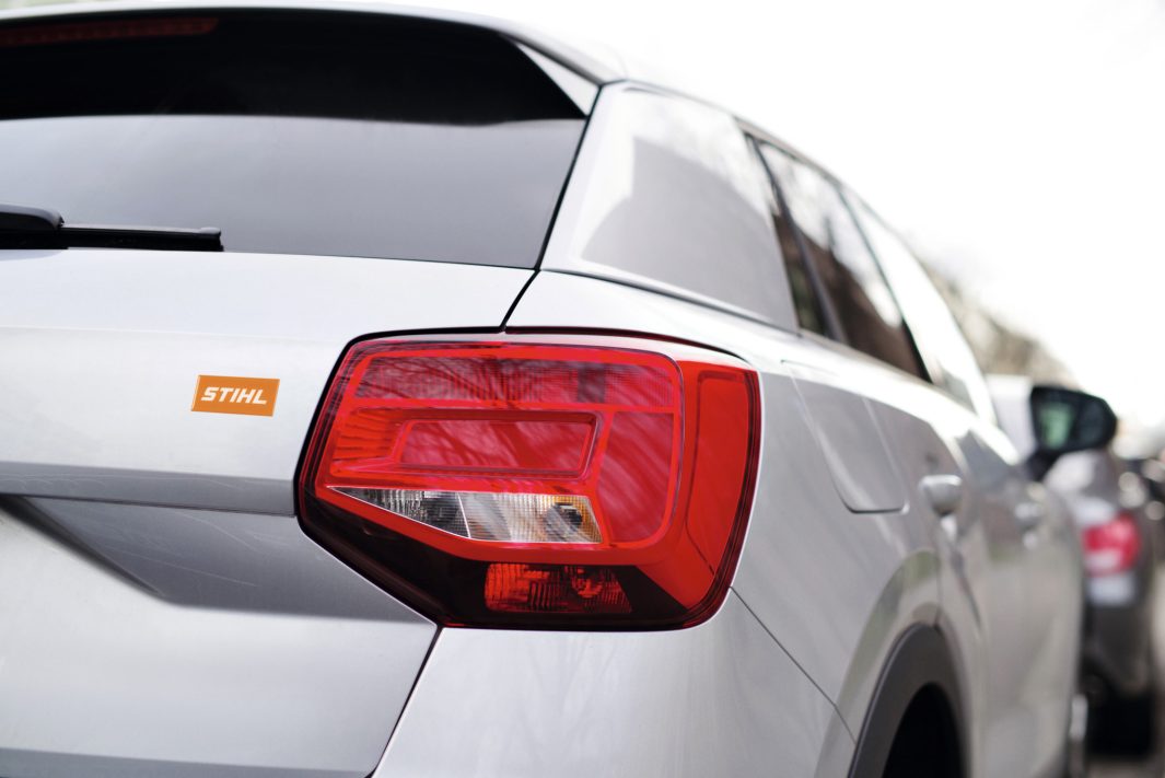 Nálepka na auto STIHL (04216000168)