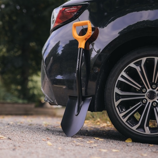 Rýč do auta Fiskars Solid™ (1066715)