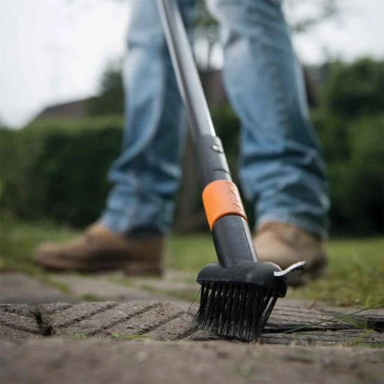 Kartáč Fiskars QuikFit™ na spáry (1000657)