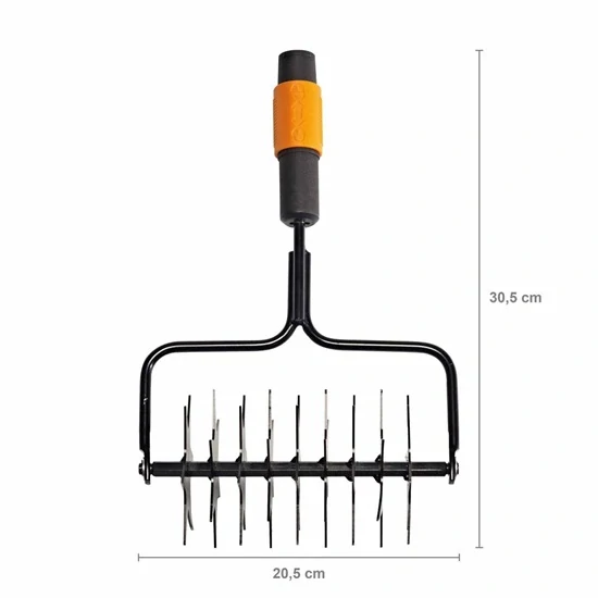 Provzdušňovač trávníku Fiskars QuikFit™ (1000689)