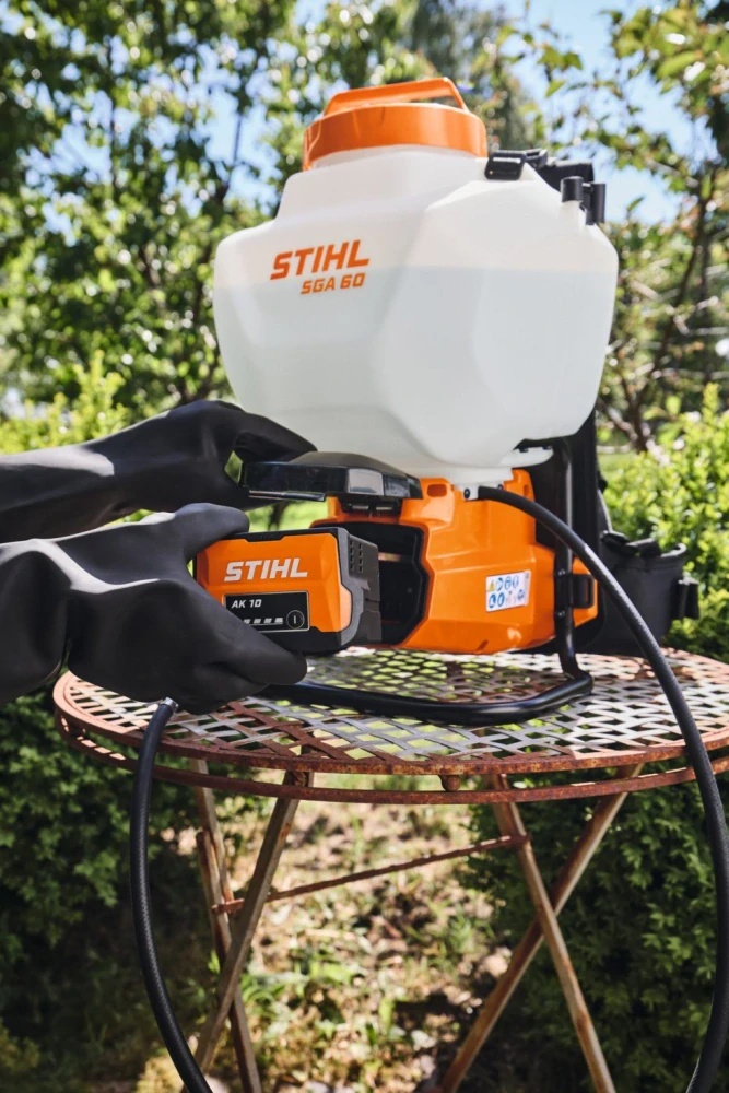 Set postřikovače STIHL SGA 60, akumulátor AK 10, nabíječka AL 101 (SA100117014)