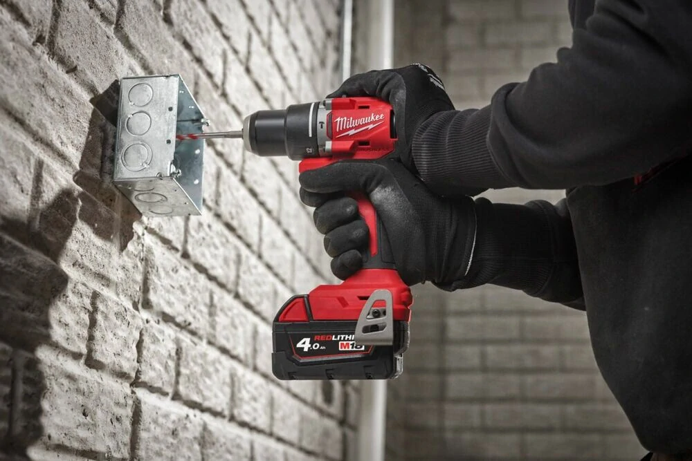 Milwaukee M18 BLPDRC-402C aku příklepová vrtačka 61 Nm
