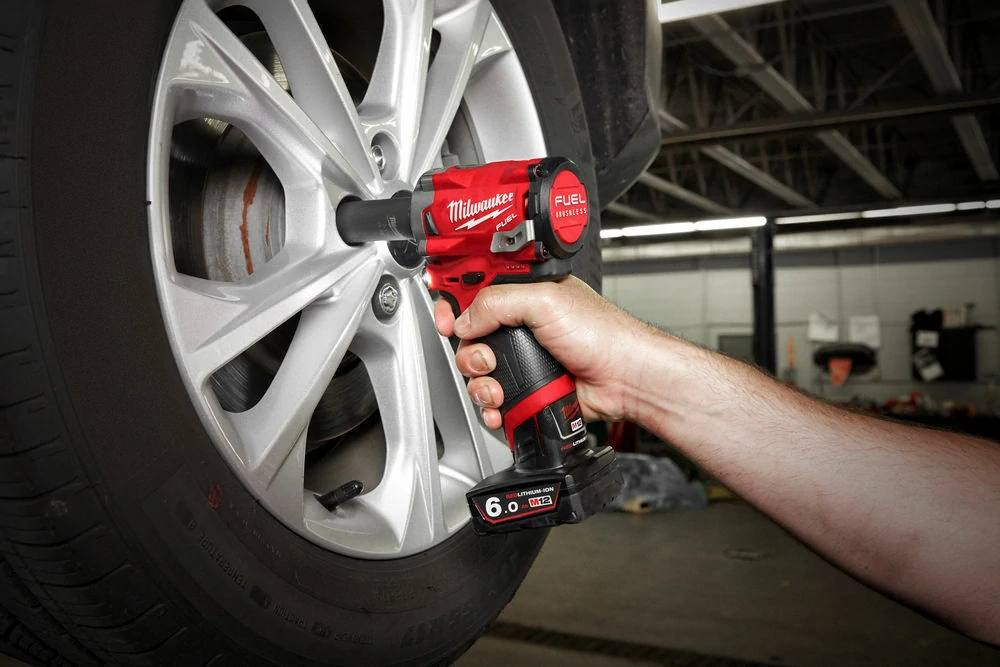 Milwaukee M12FIWF12-0 FUEL rázový utahovák 339 Nm
