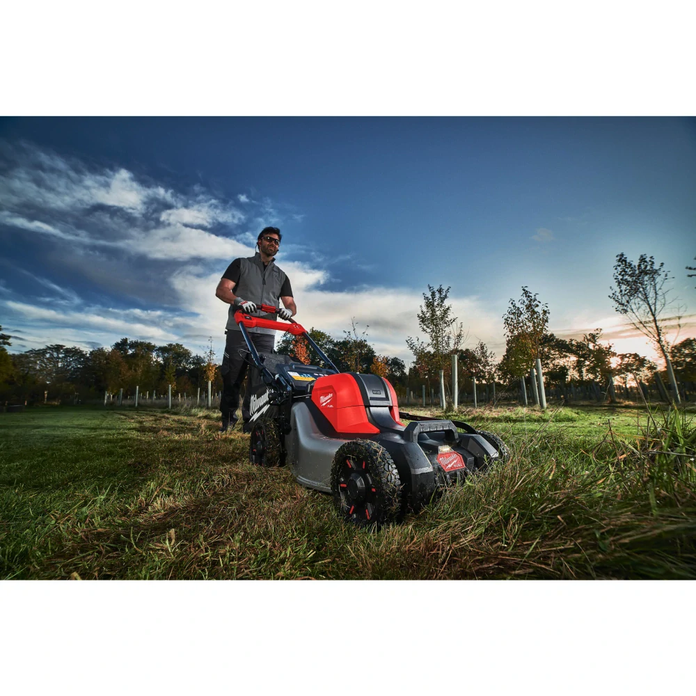 Milwaukee M18 F2LM46-802 FUEL™ aku sekačka 46 cm