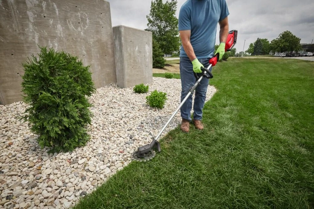 Milwaukee M18 FOPH-RA vyžínač plevele