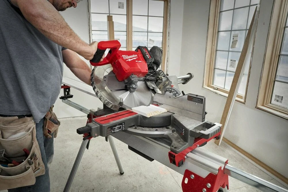 Milwaukee M18 FMS305-0 FUEL pokosová pila 305 mm