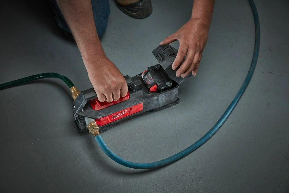 Milwaukee M18 BTP-0 aku přečerpávací pumpa