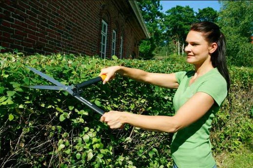 Nůžky na živý plot Fiskars PowerLever™ s pákovým převodem HS52 (1001564)