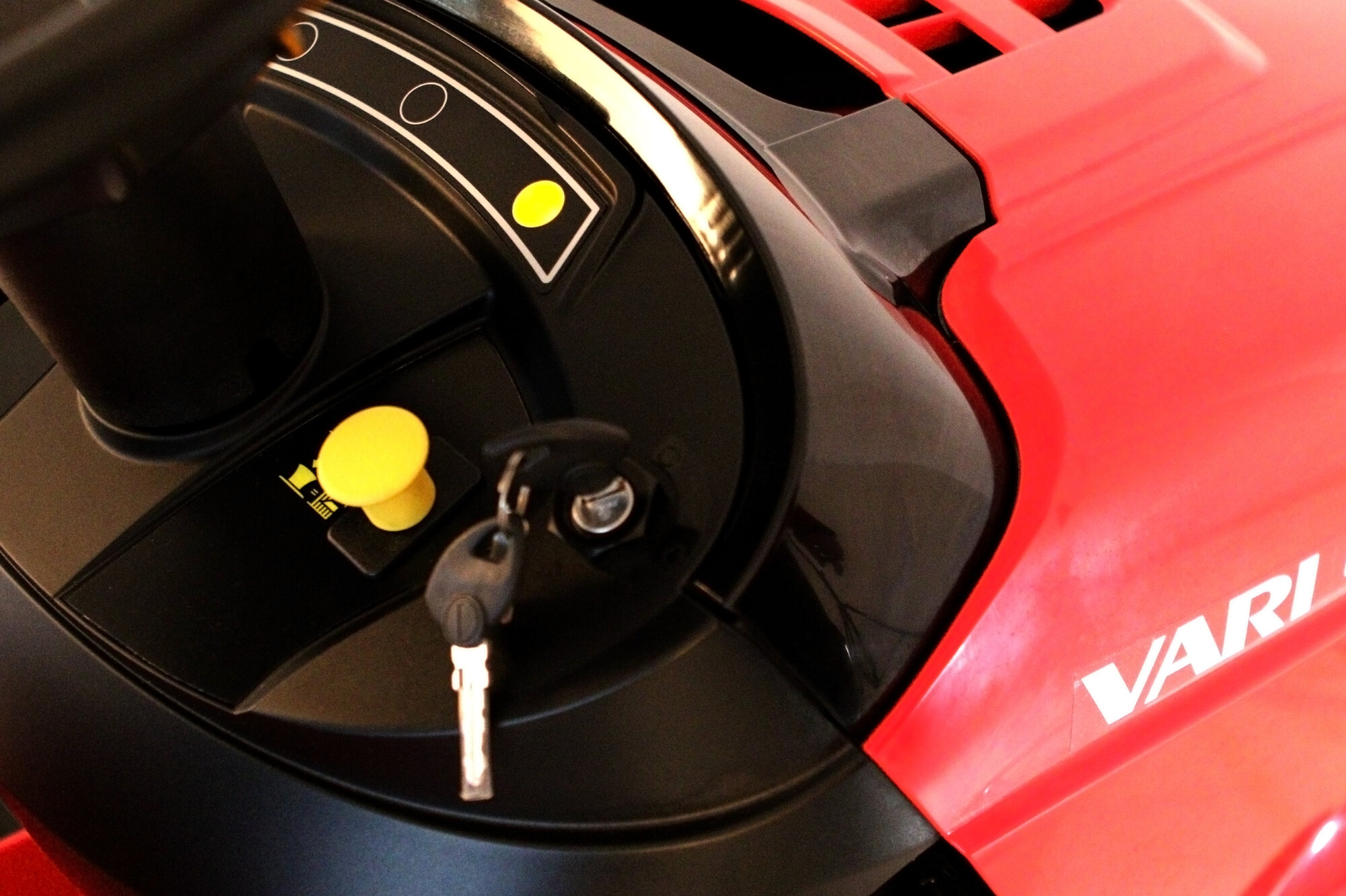 Travní traktor Vari RL 102 H