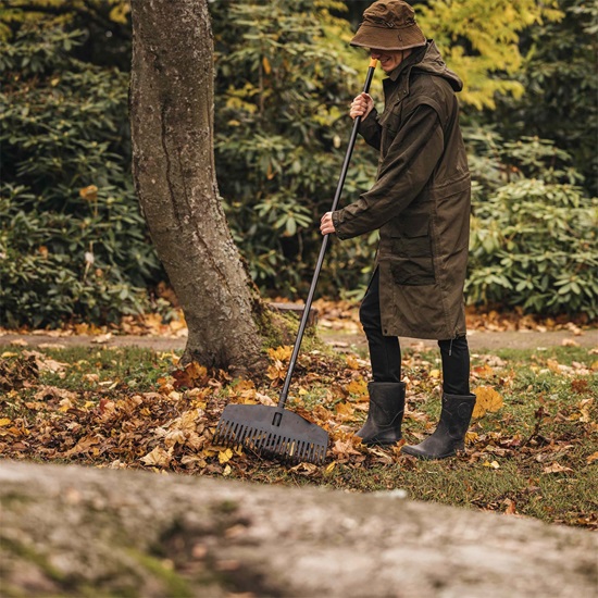 Plastové hrábě Fiskars Solid M 440 mm s násadou 1690 mm (KP-1063090)