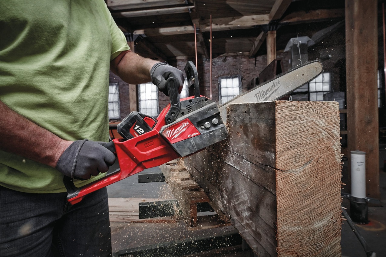 Řetězová pila Milwaukee M18 FCHS-121, lišta 40cm