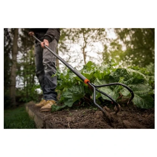 Kultivátor Fiskars Solid™ 167 cm (1016034)