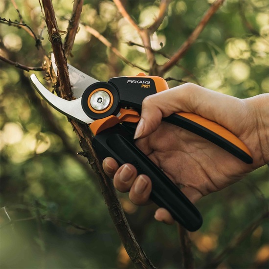 Zahradní nůžky X-series™, dvoučepelové (M) P921 Fiskars (1057173)