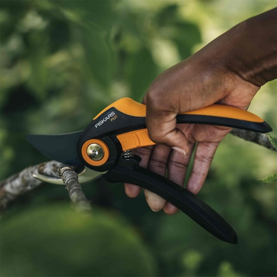 Zahradní nůžky Plus™, dvoučepelové P521 Fiskars (1057167)