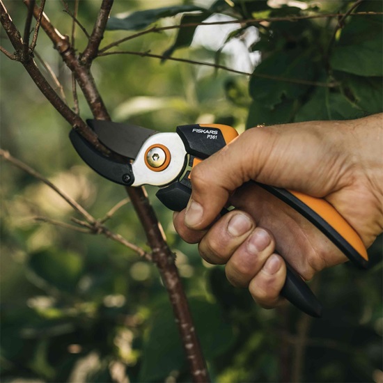 Zahradní nůžky Solid™, jednočepelové P361 (L) Fiskars (1057165)