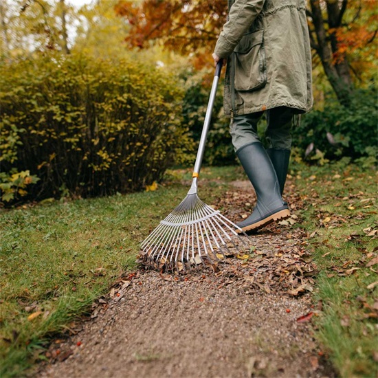Vějířové hrábě na listí Fiskars Ergonomic™ (1076977)