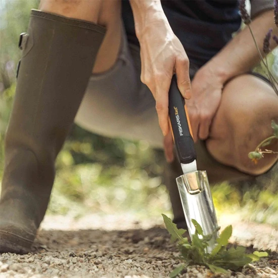 Ruční vypichovák plevele Fiskars Xact™ (1027046)