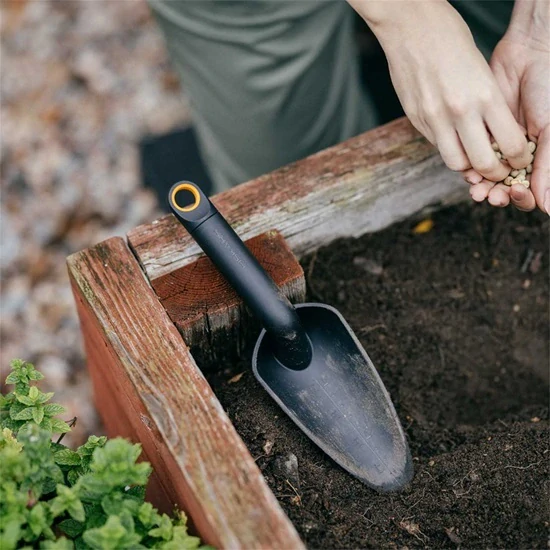 Sázecí lopatka Fiskars Solid™ (1071899)