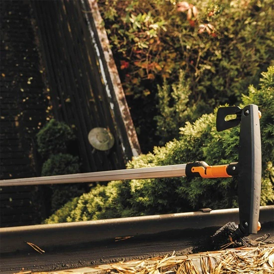 Čistič okapů Fiskars QuikFit™ (1001414)