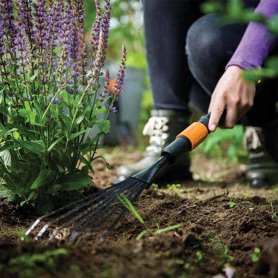 Hrábě úzké Fiskars QuikFit™ na listí S (1001412)