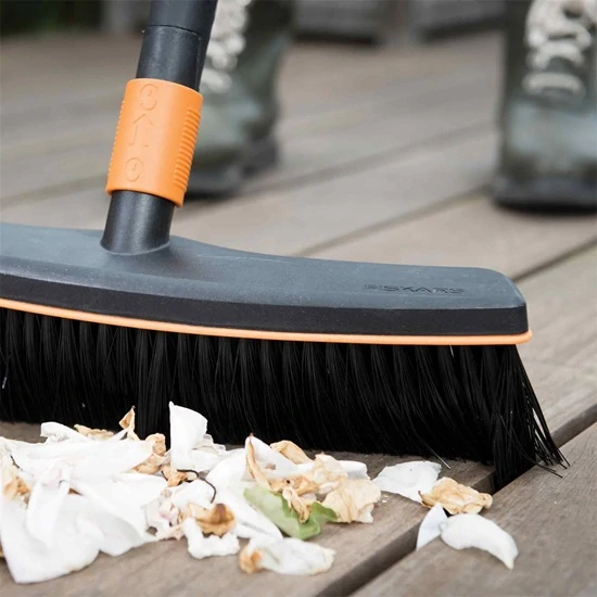 Koště Fiskars QuikFit™ na terasy (1001416)