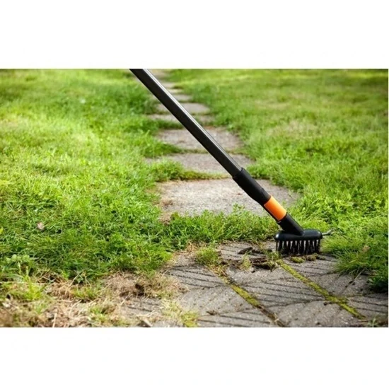 Kartáč Fiskars QuikFit™ na spáry (1000657)