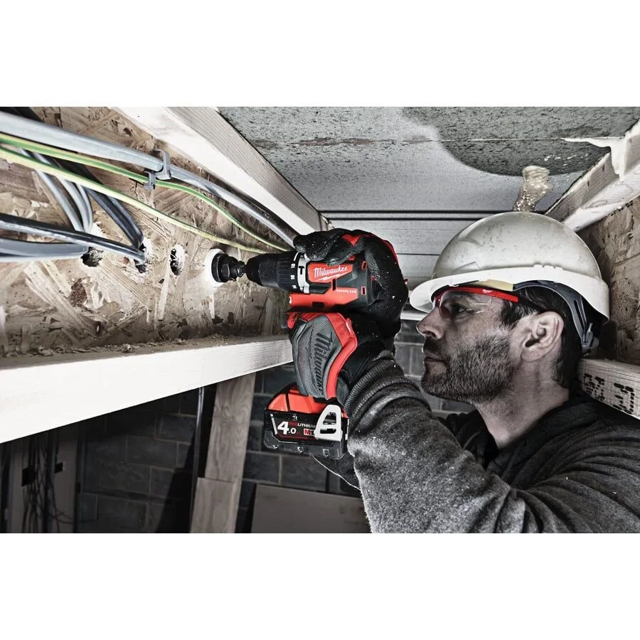 Milwaukee M18 CBLPD-402C kompaktní aku příklepová vrtačka 2x 4,0 Ah