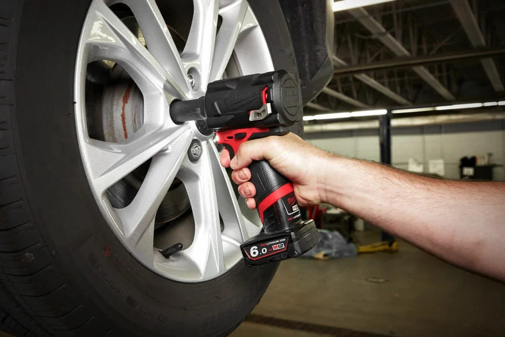 Milwaukee M12FIWF12-0 FUEL rázový utahovák 339 Nm