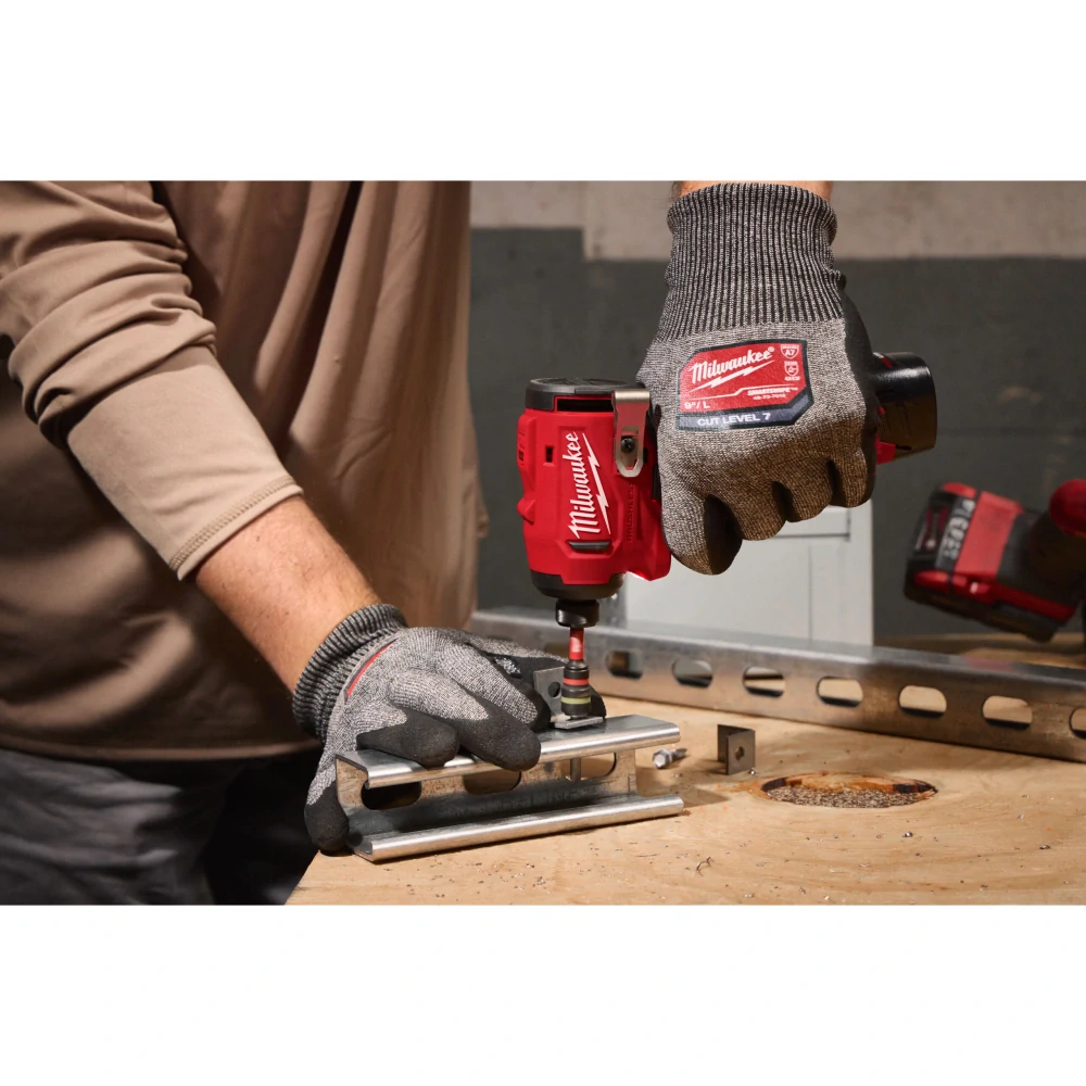 Milwaukee M12BLIDRC-202C aku rázový utahovák 1/4" Hex 124 Nm