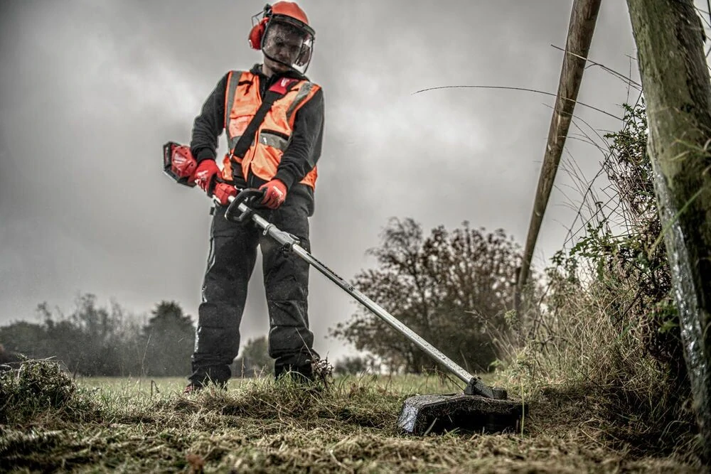 Milwaukee M18 FOPH-LTA strunový vyžínač
