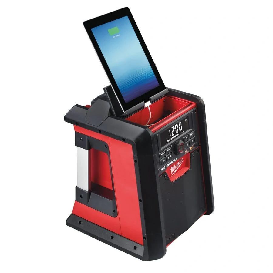 Milwaukee M18 RC-0 Bluetooth rádio a nabíječka