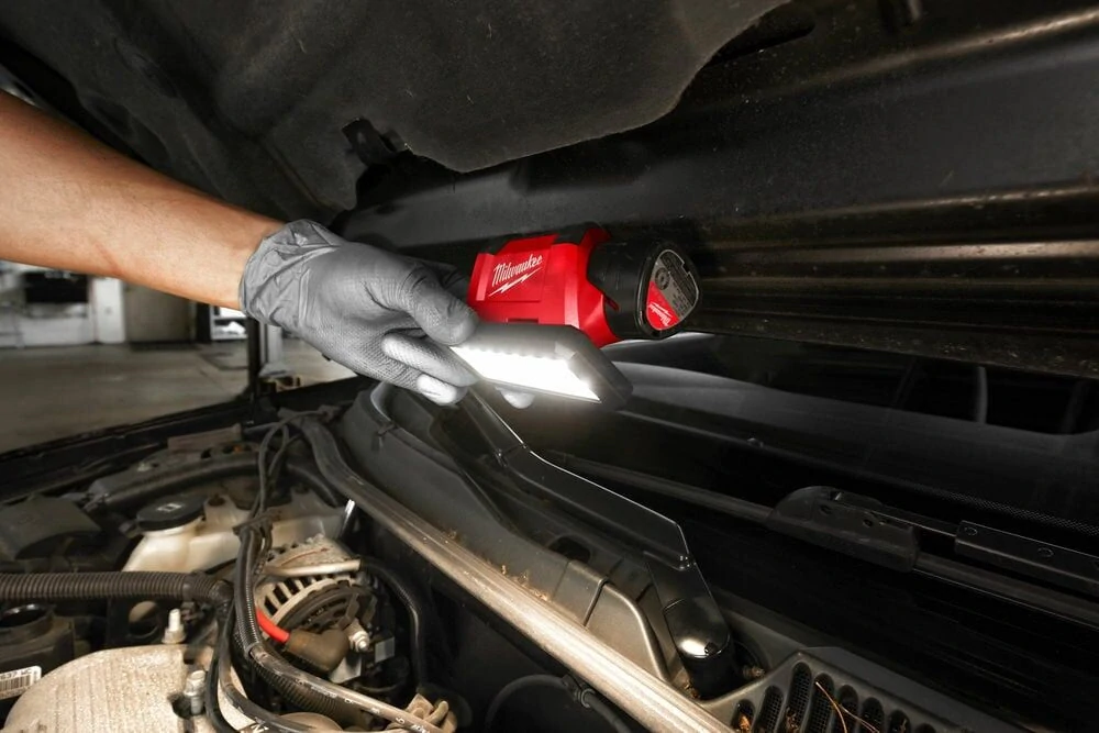 Milwaukee M12 PAL-0 pracovní svítilna 700 lm