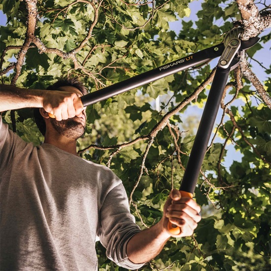 Nůžky na silné větve Fiskars PowerGear™ převodové, jednočepelové (L) L77 (1000583)