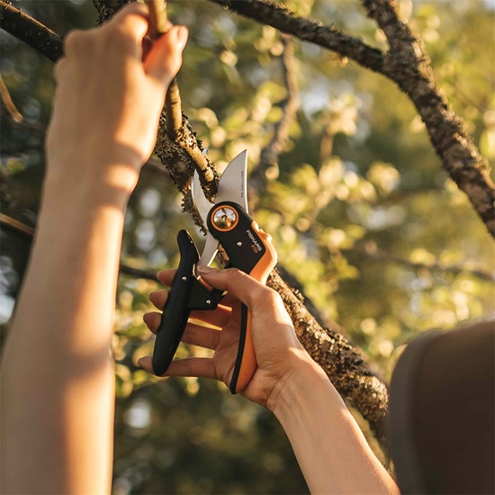 Zahradní nůžky Plus™, dvoučepelové P721 Fiskars (1057170)