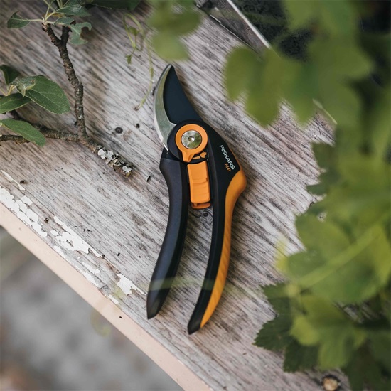 Zahradní nůžky Plus™, dvoučepelové P541 Fiskars (1057169)