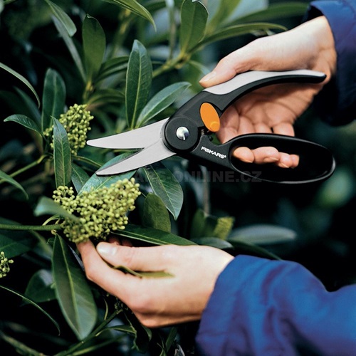 Dvoubřité zahradní nůžky Fiskars FingerLoop SP45 (1001533)