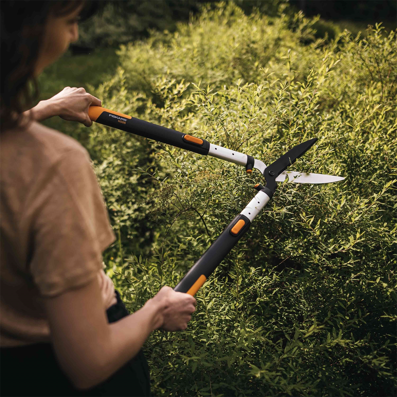 Nůžky na živý plot Fiskars SmartFit™ teleskopické HS86 (1013565)
